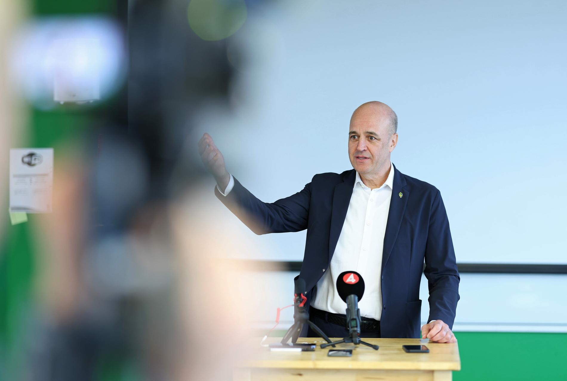 Fredrik Reinfeldt, ordförande i Svenska Fotbollförbundet, under pressträffen i Boden.
