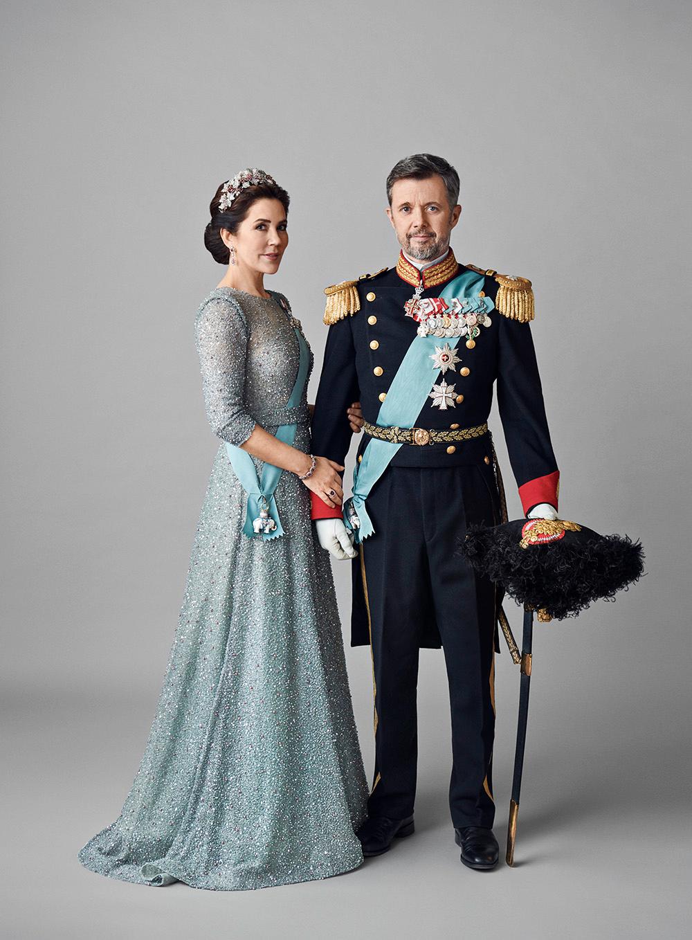 Den 14 januari får Danmark ett nytt kungapar: kung Frederik X och drottning Mary. 