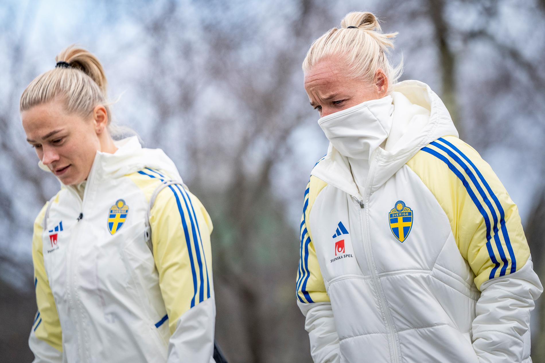Fridolina Rolfö och Caroline Seger under en av landslagets träningar på Nya Zeeland.