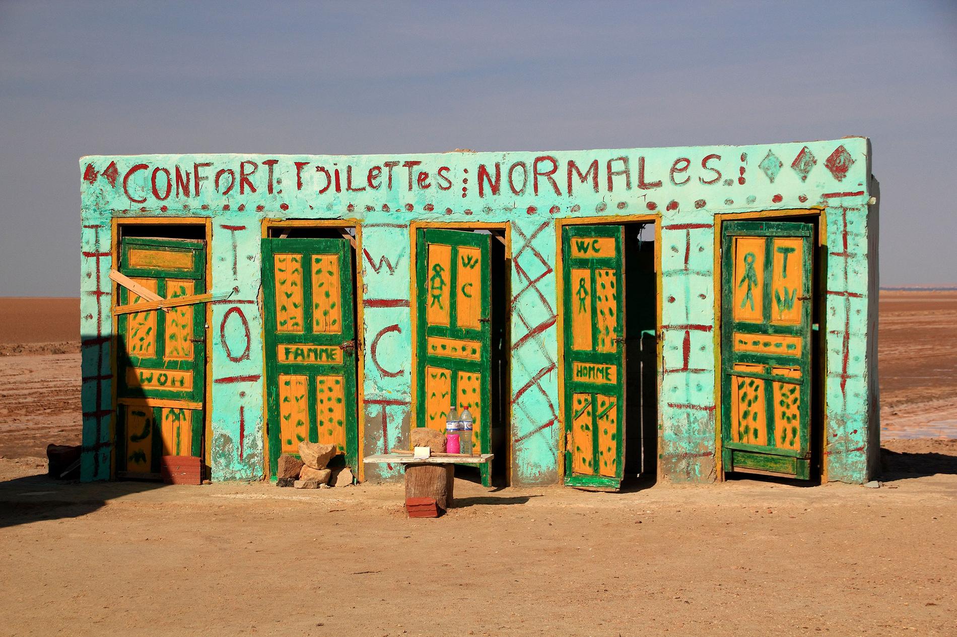 ‘Comfort toilets’, Chott el Djerid i Tunisien.