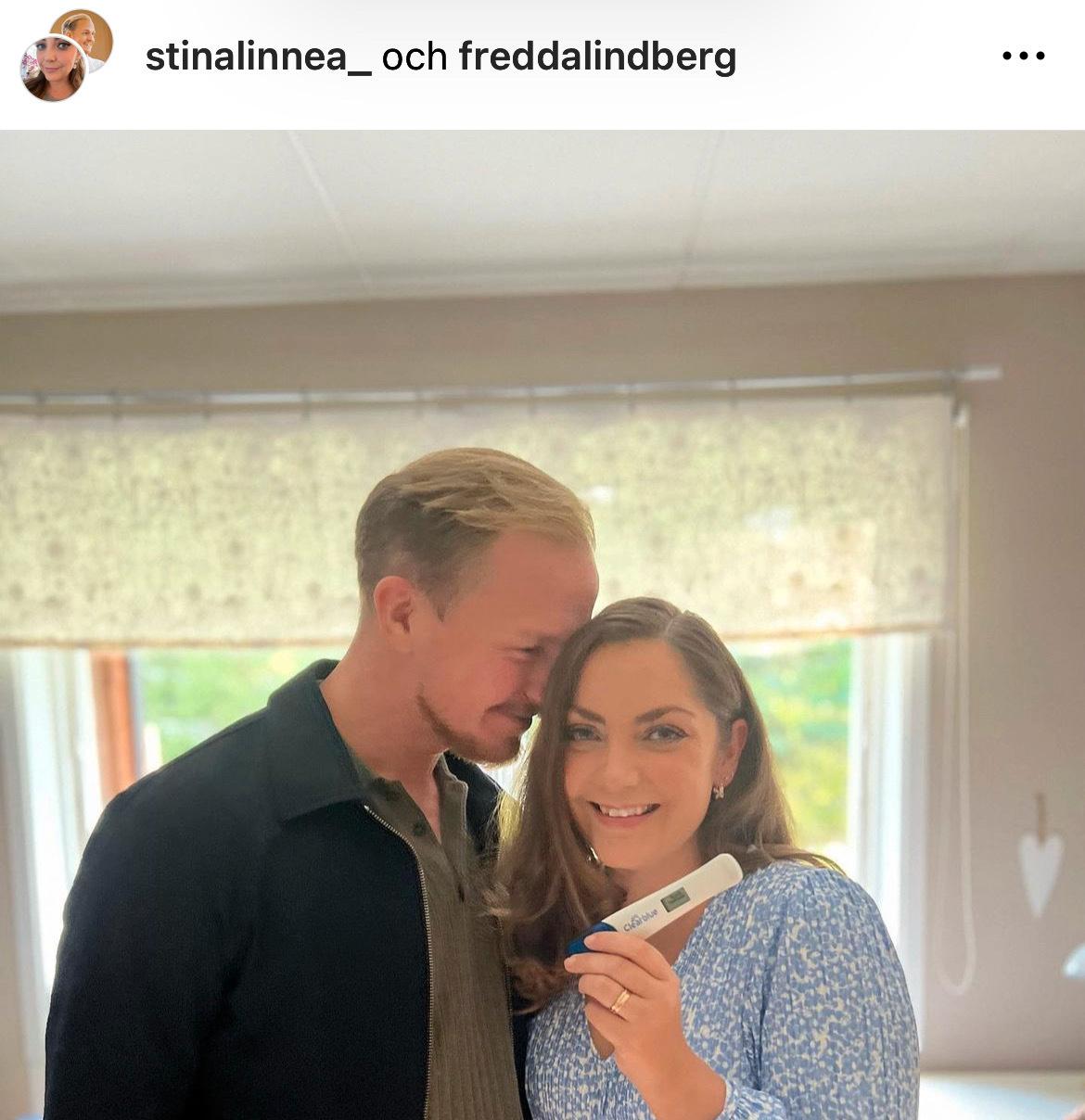 Paret delar med sig av lyckan på Instagram. 