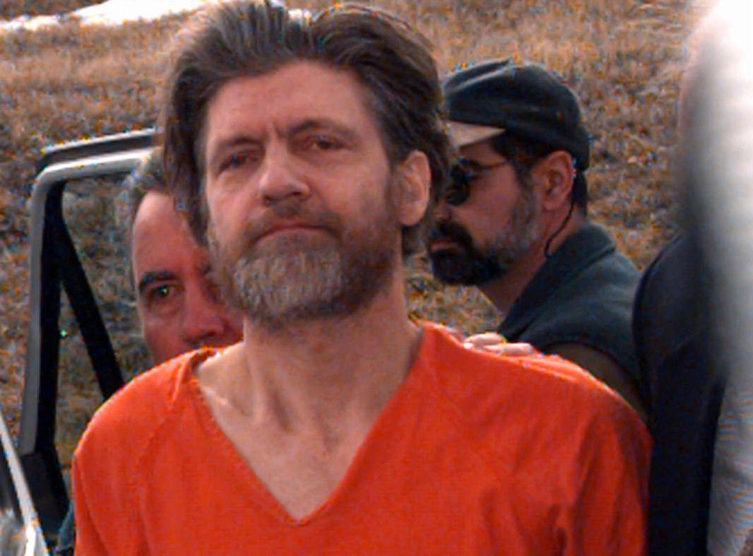 Ted Kaczynski, eller ”Unabombaren”, på väg till rättegången 1996.