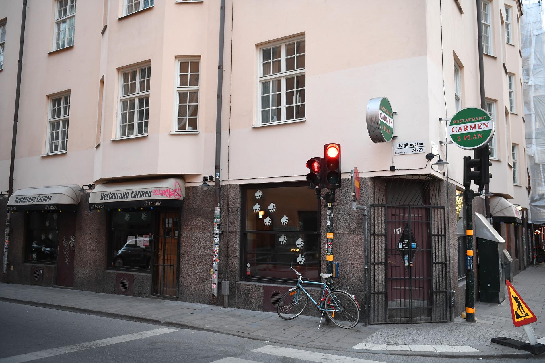 Fem krogar i Stockholm har tvingats stänga efter coronakontroller.