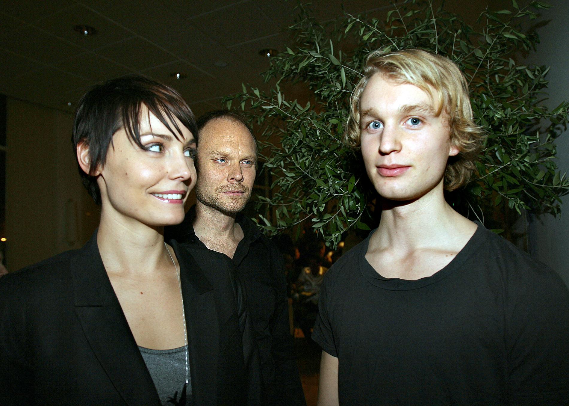 Carina Berg, Kristian Luuk och Björn Gustafsson spexar för kamerorna efter den uppmärksammade mellanakten i Melodifestivalen 2008.