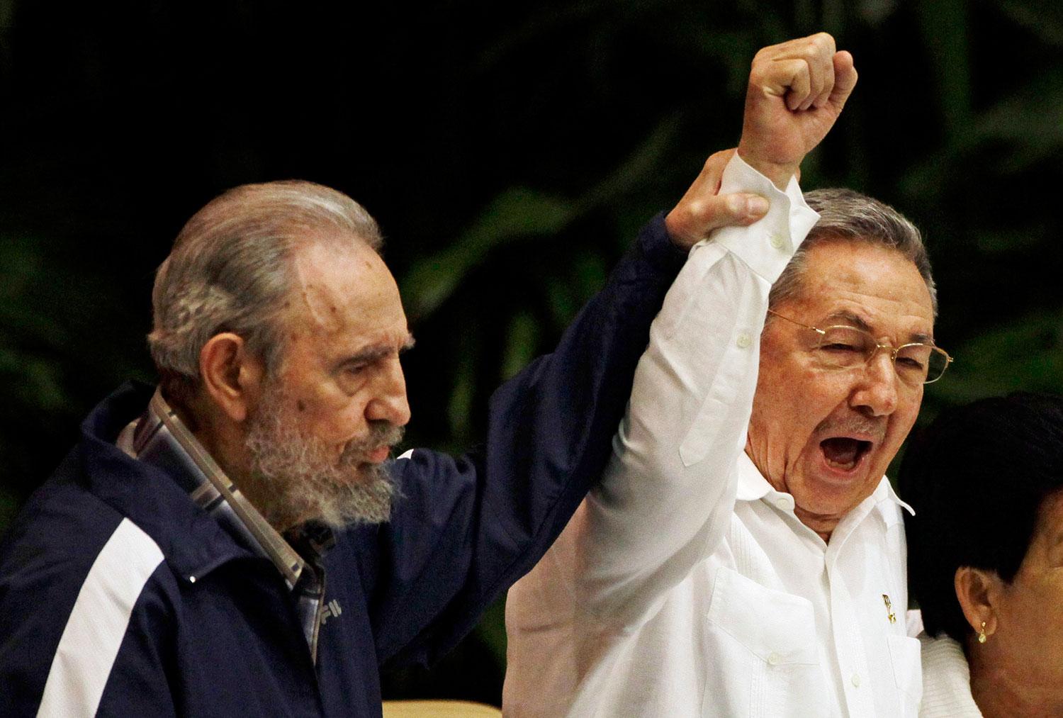 BRÖDERNA När Fidel Castro avgick på grund av sviktande hälsa tog hans lillebror Raúl Castro över.
