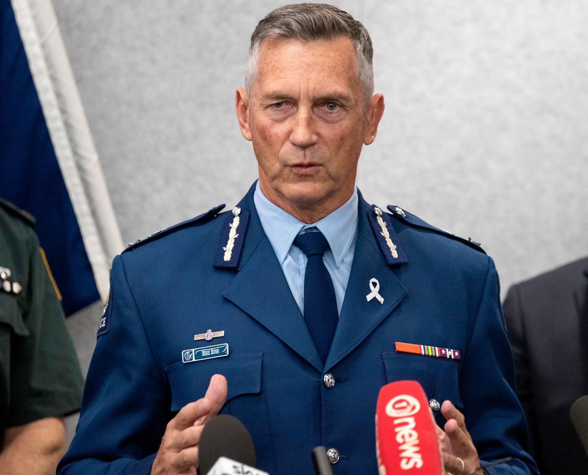 Polischefen Mike Bush vid en presskonferens i Christchurch på lördagen.