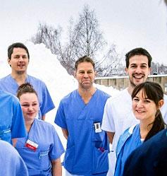 Överläkare Ola Wulf (mitten) tillsammans med kollegor i Region Norrbotten 2018. 
