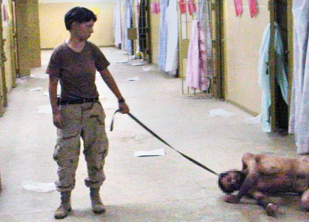 Irakiska fångar torterades och förnedrades av USA-militär i Abu Ghraib-fängelset i Irak. Foto: Washington Post