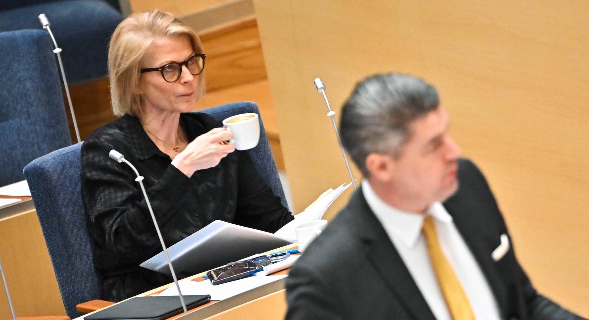 Finansminister Elisabeth Svantesson har bara ett enda budskap till svenska folket i krisen: “Winter is coming”.