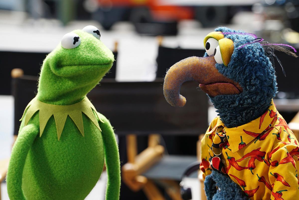 Men du, var är brudarna? Kermit och Gonzo i nya tv-serien.