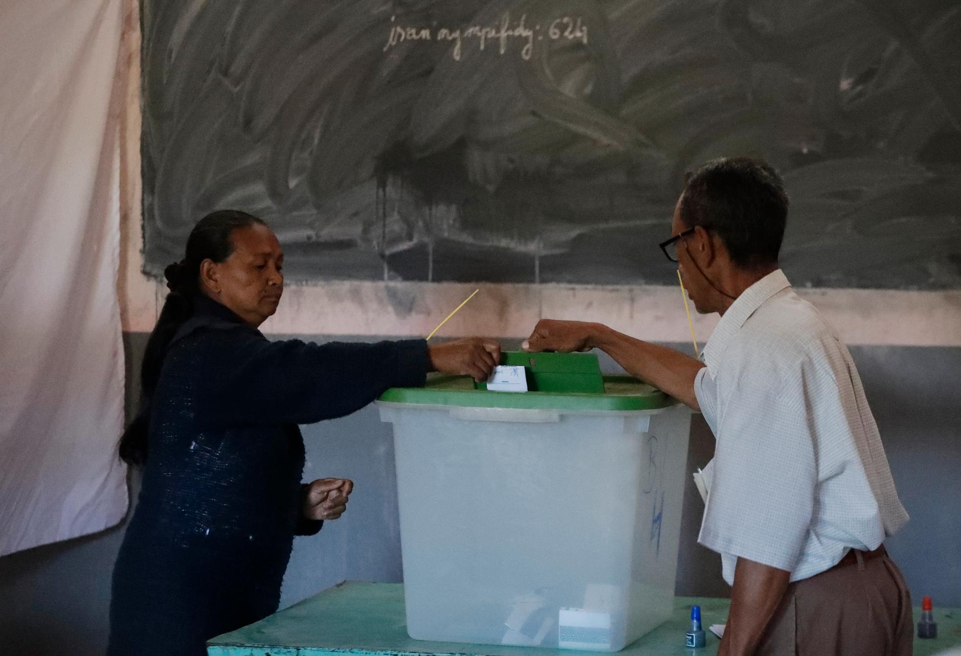 Invånarna i Madagaskar röstar om vem som ska bli landets näste president.