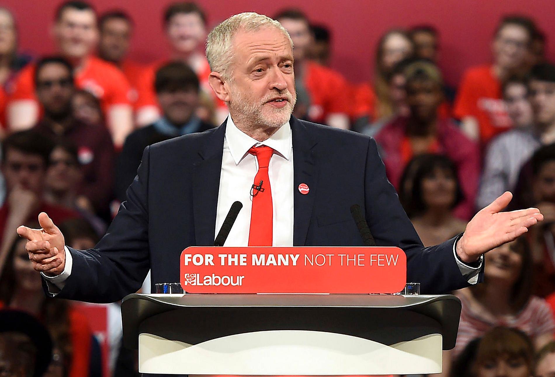 PROMENADSEGER Jeremy Corbyn gav Labour ett historiskt lyft i valet.  