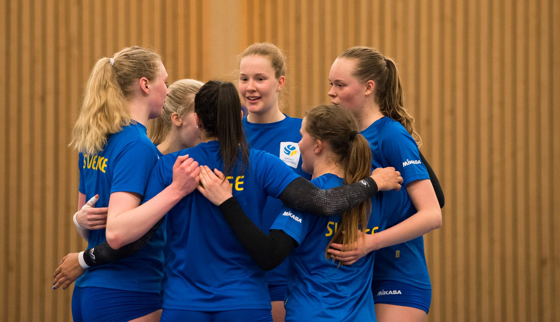 Volleybollandslaget, utan Isabelle Haak (mitten), förlorade EM-kvalmatchen mot Estland. Arkivbild.