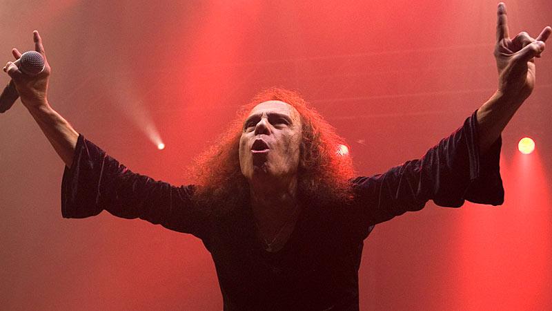 Ronnie James Dio ställer in efter sjukdomsbesked.