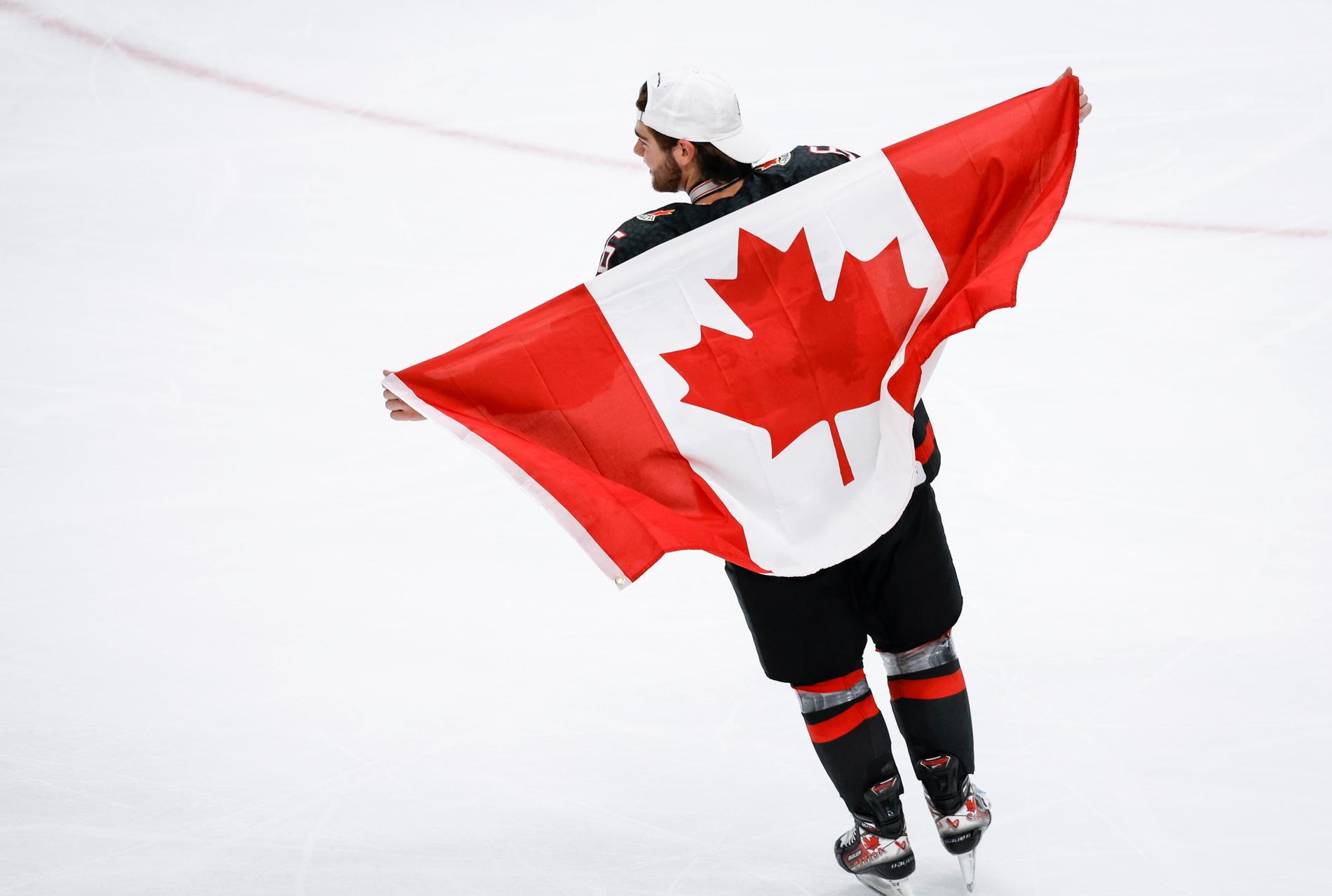 Kanadas Lukas Cormier firar guldet.
