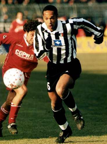 Thierry Henry gjorde en halv säsong i Juventus 98/99 – men misslyckades.