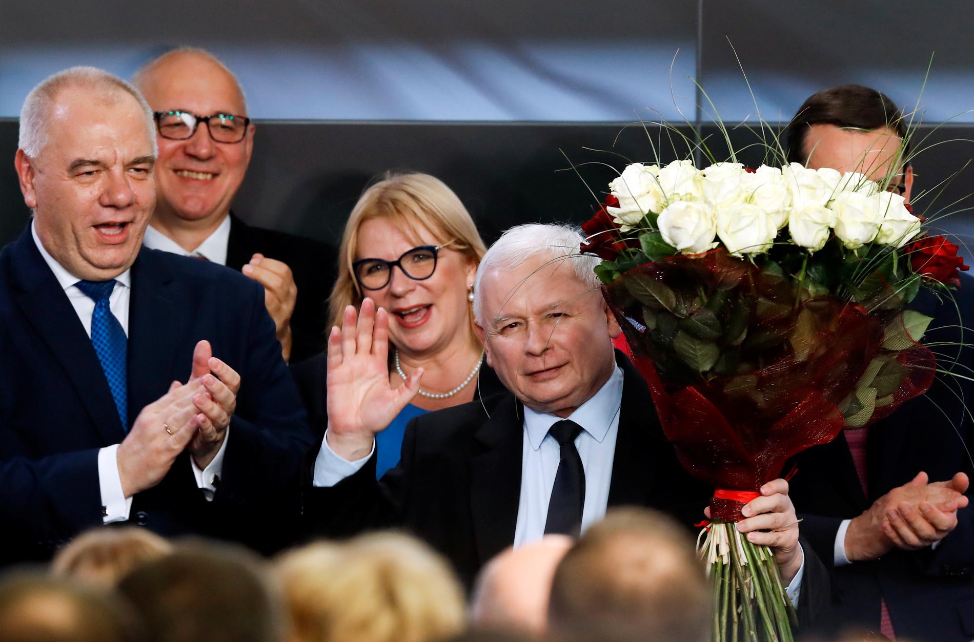 PIS partiledare Jaroslaw Kaczynski utropade sig till segrare redan på söndagskvällen.