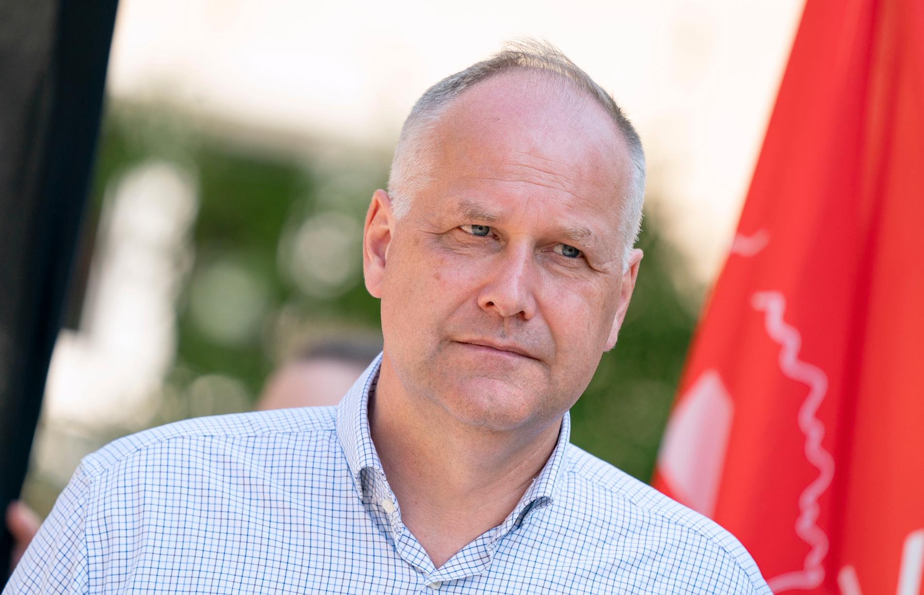 Vänsterpartiets partiledare Jonas Sjöstedt vill se en plan för ett fossilfritt Sverige från regeringen. Arkivbild.