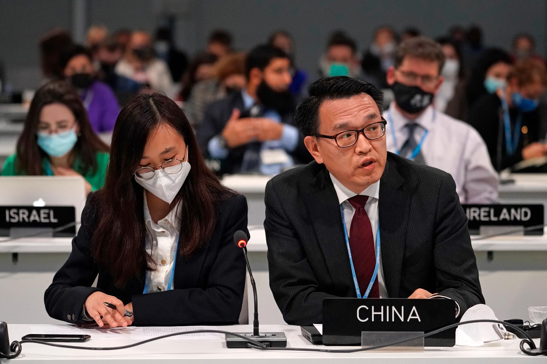 Kinas delegation under förhandlingarna. Kina ska enligt uppgifter vara ett av de länder som vill ha bort formuleringar om att kol ska fasas ut från utkastet. 