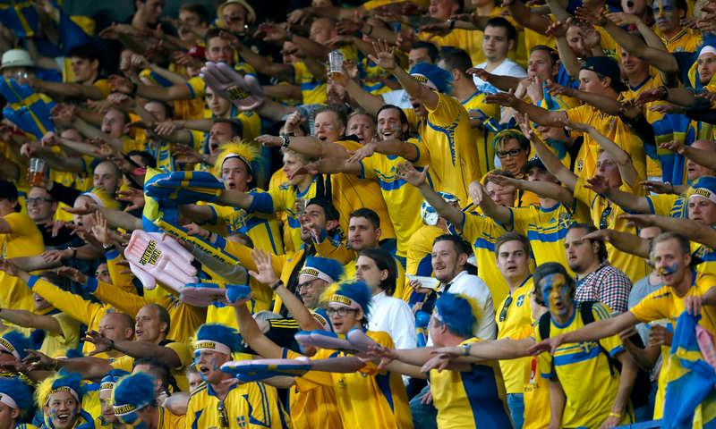 Fansen tackade de svenska hjältarna efteråt.