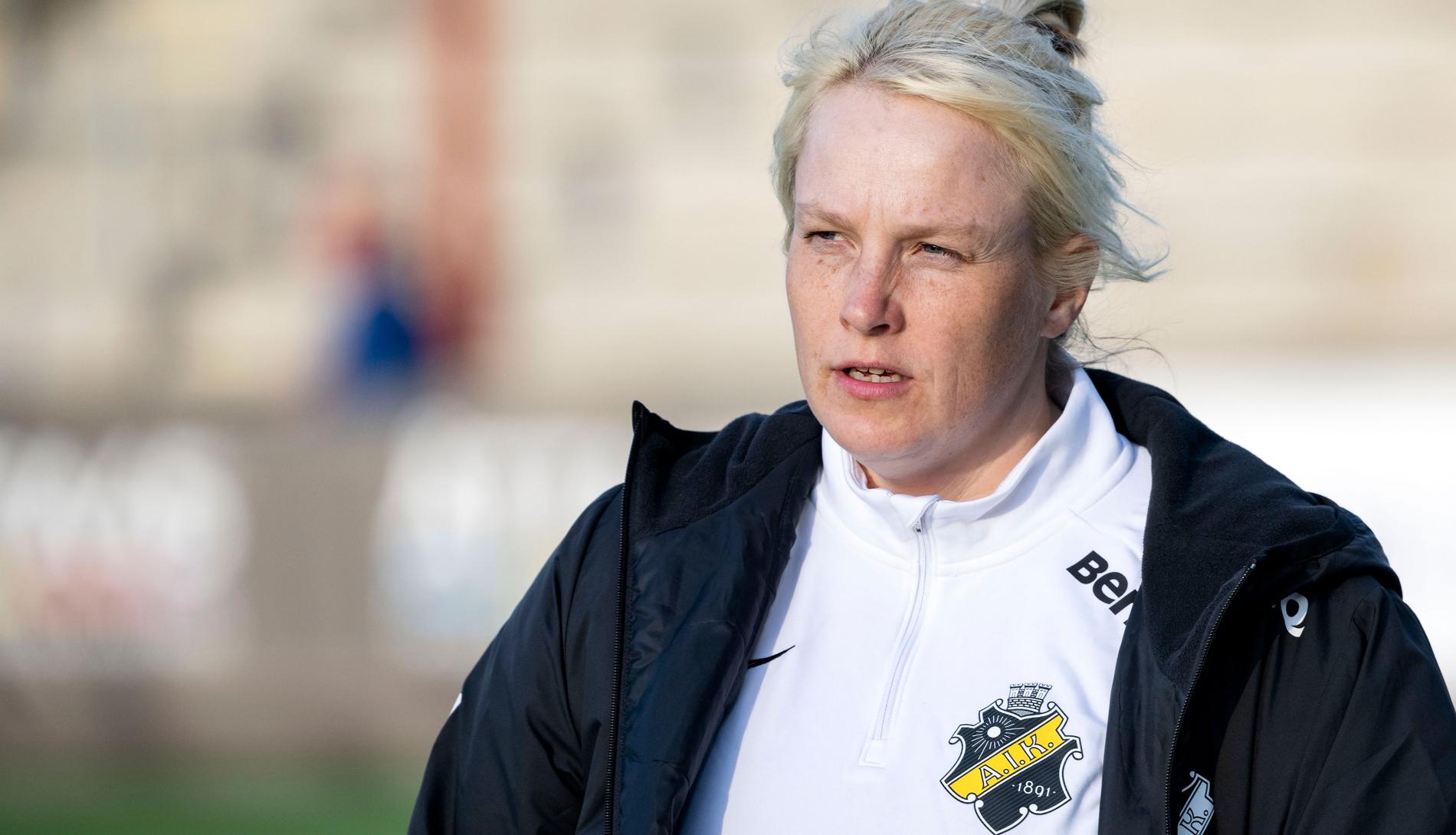 Maiju Ruotsalainen får sparken som huvudtränare för AIK.