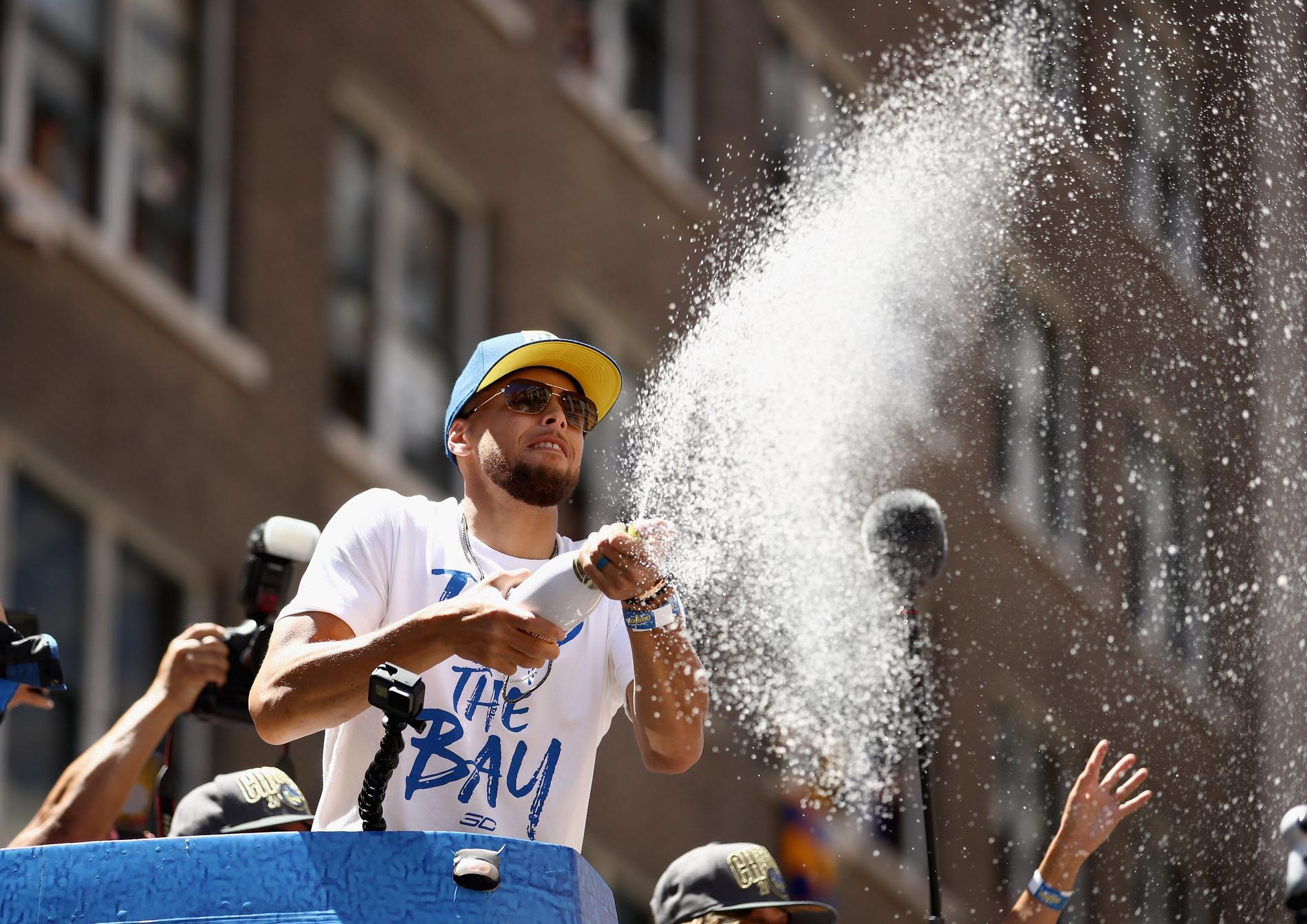 Golden State firade NBA-titeln med champagne. 