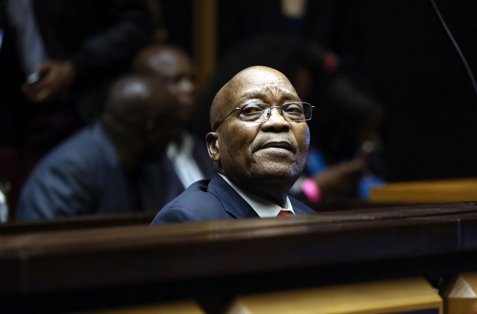 Sydafrikas expresident Jacob Zuma vid en förberedande domstolsförhandling i juli. Zuma är åtalad för bland annat bedrägeri och penningtvätt. Arkivbild.