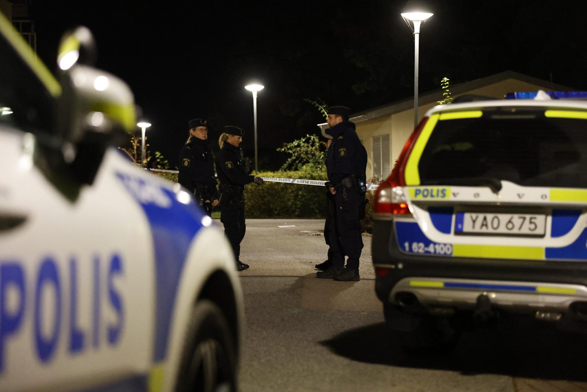 En ung man skottskadades i Karlskrona under lördagskvällen.