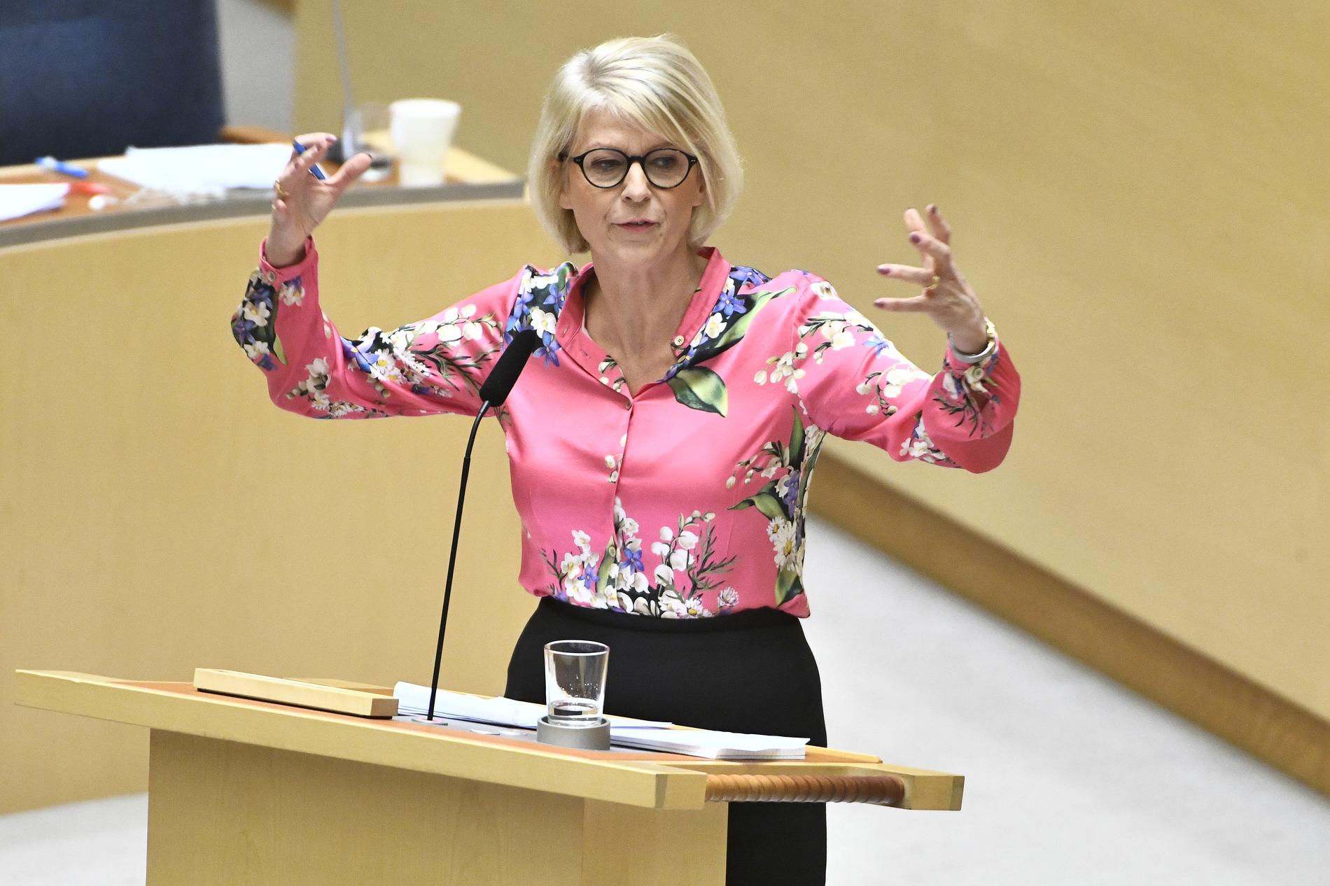 Moderaternas ekonomiske talesperson Elisabeth Svantesson i riksdagens budgetdebatt.