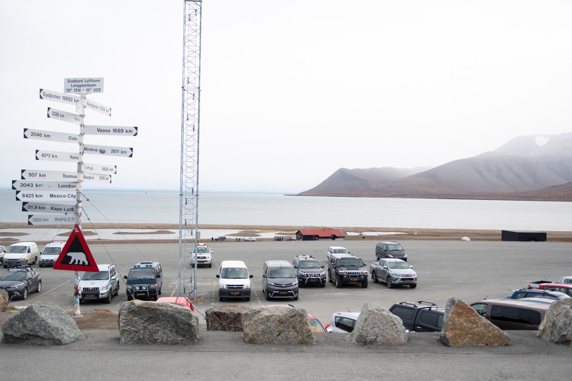 Campingen utanför Longyearbyen, på en bild tagen från flygplatsen.
