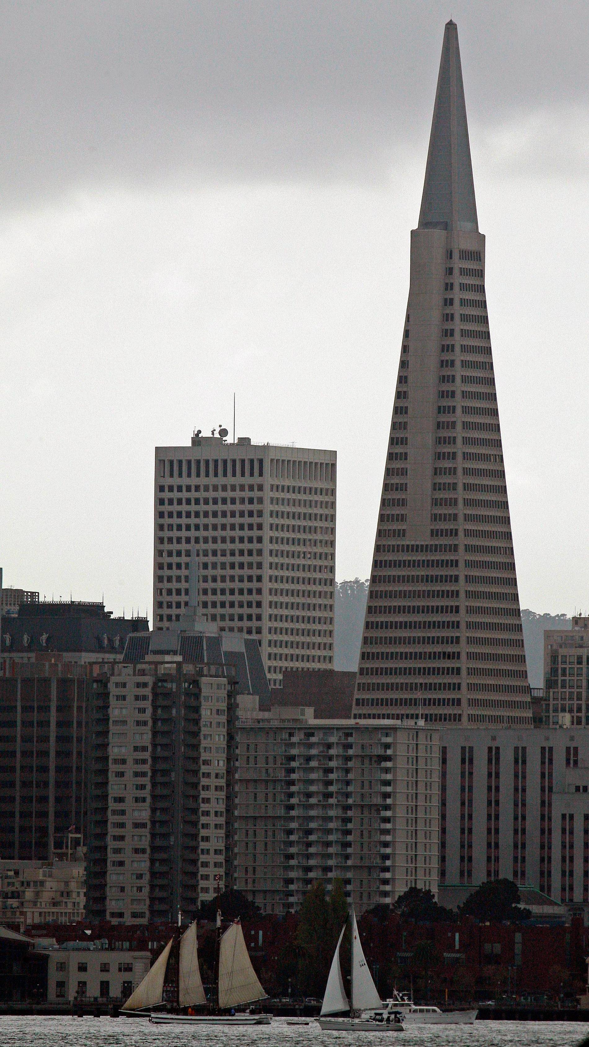 6. TRANSAMERICA PYRAMID, SAN FRANCISCO Som en raket sticker Transamerica Pyramid upp ur San Franciscos annars blygsamma skyline. Den spetsiga formen ska göra att byggnaden klarar jordbävningar. Höjd: 260 meter. Klar: 1972. Byggkostnad: 224 miljoner kronor. Här kan du kolla vad det kostar att flyga till San Francisco.
