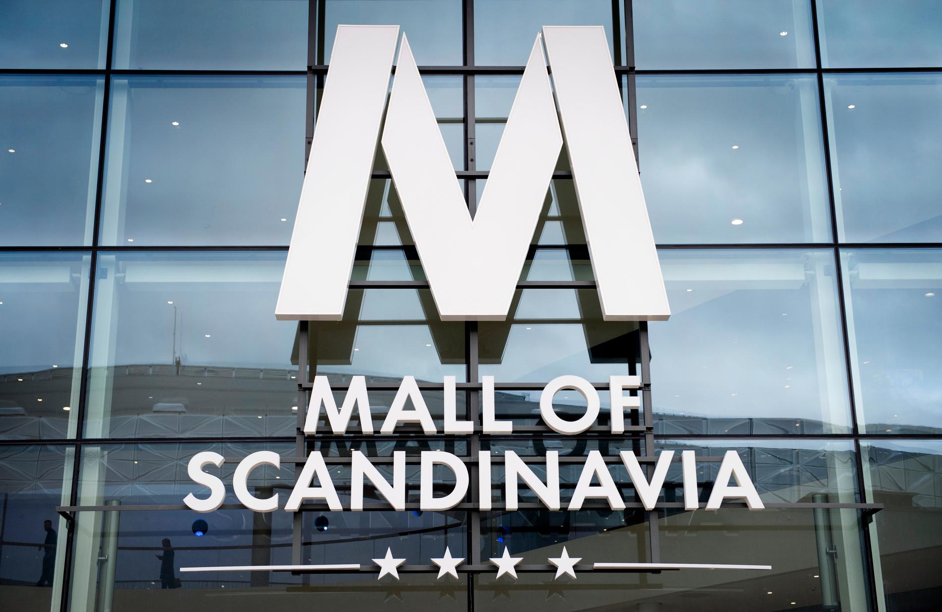 Även inne på köpcentret Mall of Scandinavia begicks våldtäkter. Pojken har erkänt gärningarna och varit medveten om flickans ålder men menat att sexet var frivilligt och inte skadeståndsberättigat.