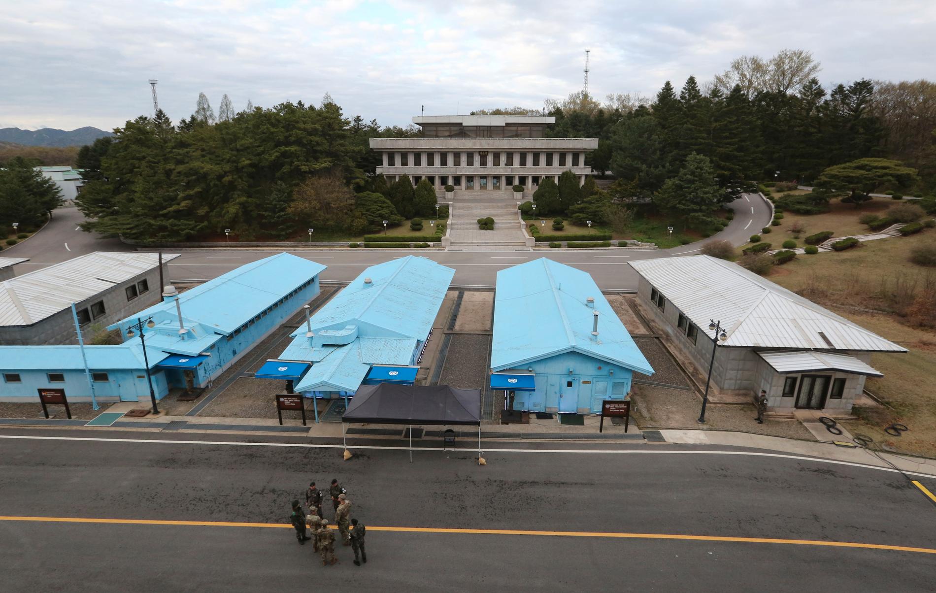 Byggnader vid gränsbyn Panmunjom i den demilitariserade zonen mellan Syd- och Nordkorea. Bild från april 2019.