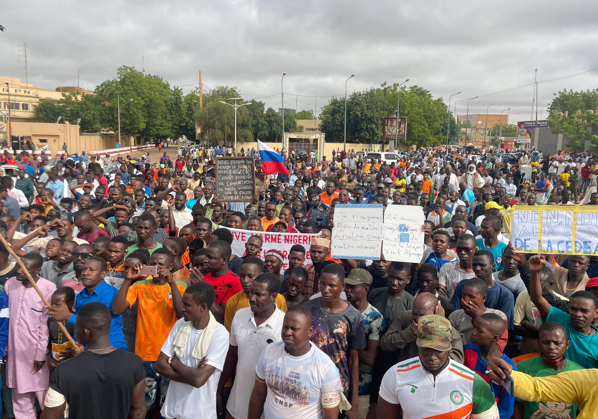 En dryg vecka har gått sedan generaler i Niger störtade den demokratiskt valde presidenten. 