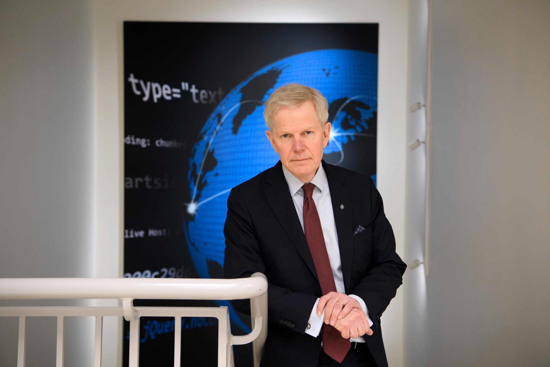 "Vi har en breddad hotbild mot Sverige, vi ser att olika angreppssätt koordineras mer än förut" säger Björn Lyrvall, FRA:s generaldirektör, i en intervju med TT.