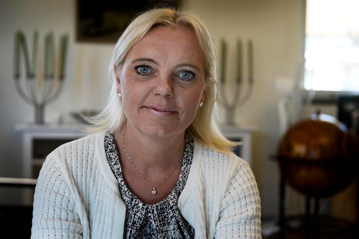 Kristina Winberg, SD-parlamentariker i EU, är fri att sparka juristen Joel Ankar om hon vill, visar stadgarna.