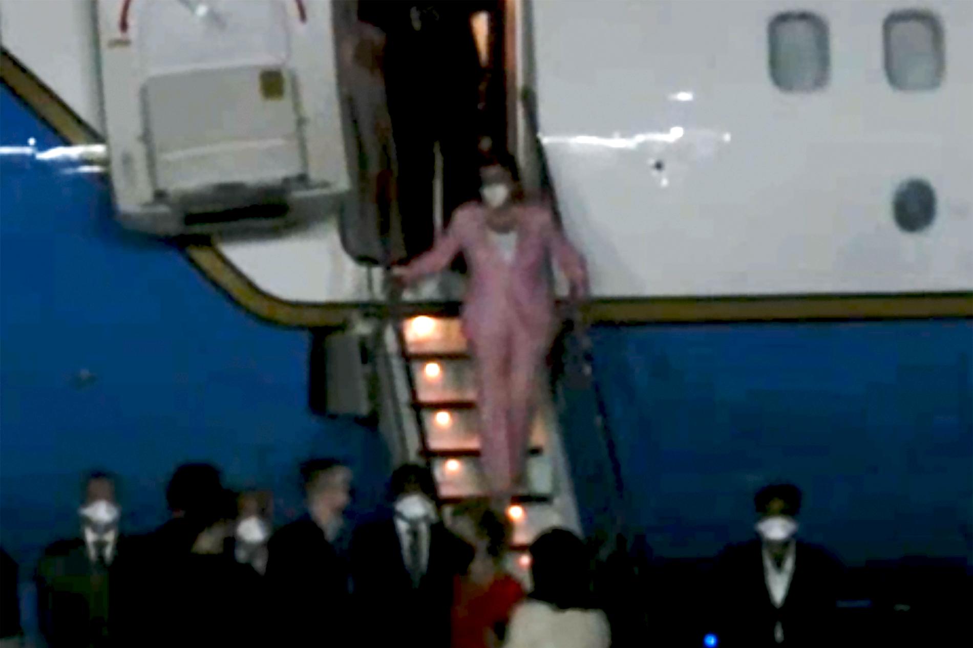 Nancy Pelosi när hon anlände till Taiwans huvudstad Taipei.