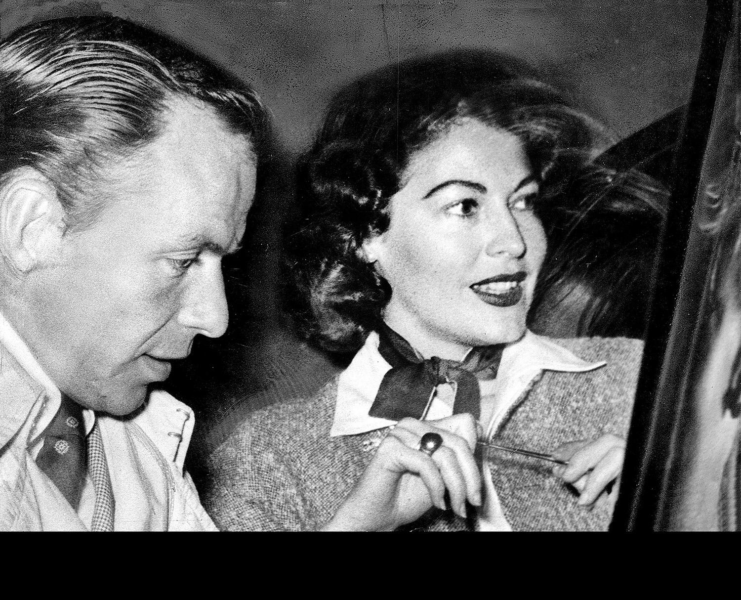 Ava Gardner och Frank Sinatra Många i Sverige var mycket upprörda över att Frank Sinatra lämnat sin fru Nancy och barnen för sin nya kärlek Ava Gardner, de gifte sig i november 1951.