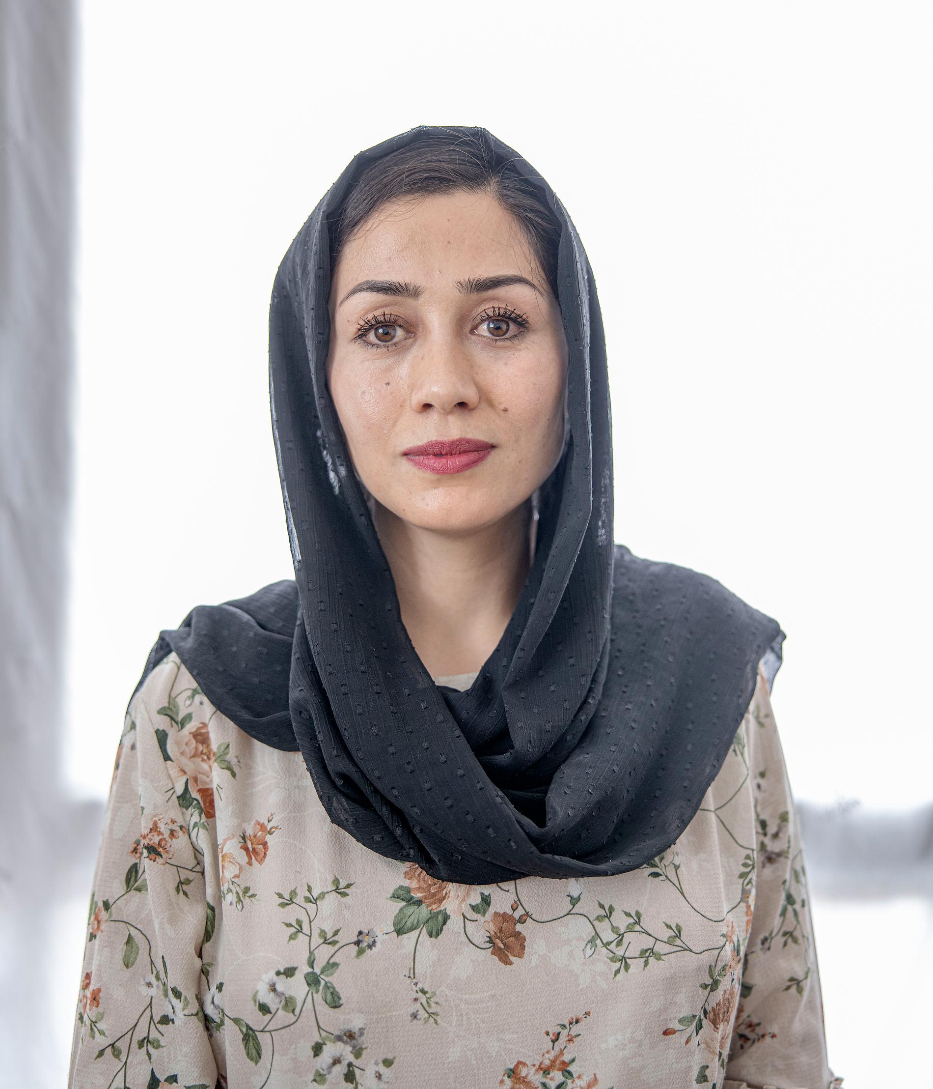 Mona Hosseini lever som ogift, en stor risk för afghanska kvinnor.