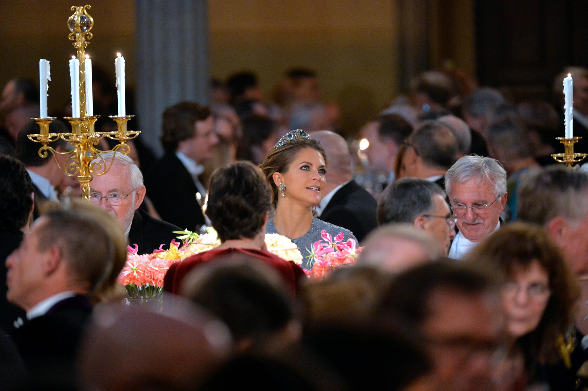 Prinsessan Madeleine under Nobelbanketten i Blå Hallen i Stadshuset i Stockholm på torsdagen.