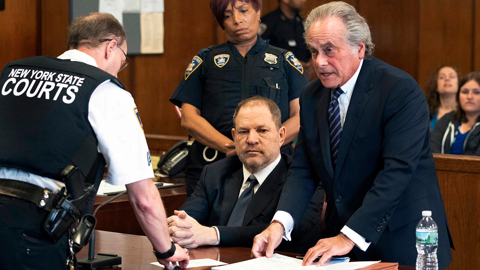 Harvey Weinstein och Benjamin Brafman i rätten vid en tidigare förhandling.