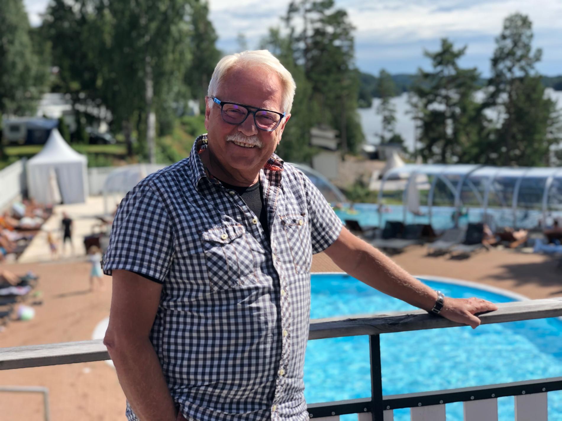 Christer Fransson som driver två campingar i Värmland ska fira med en flaska champagne efter det norska gränsbeskedet. 