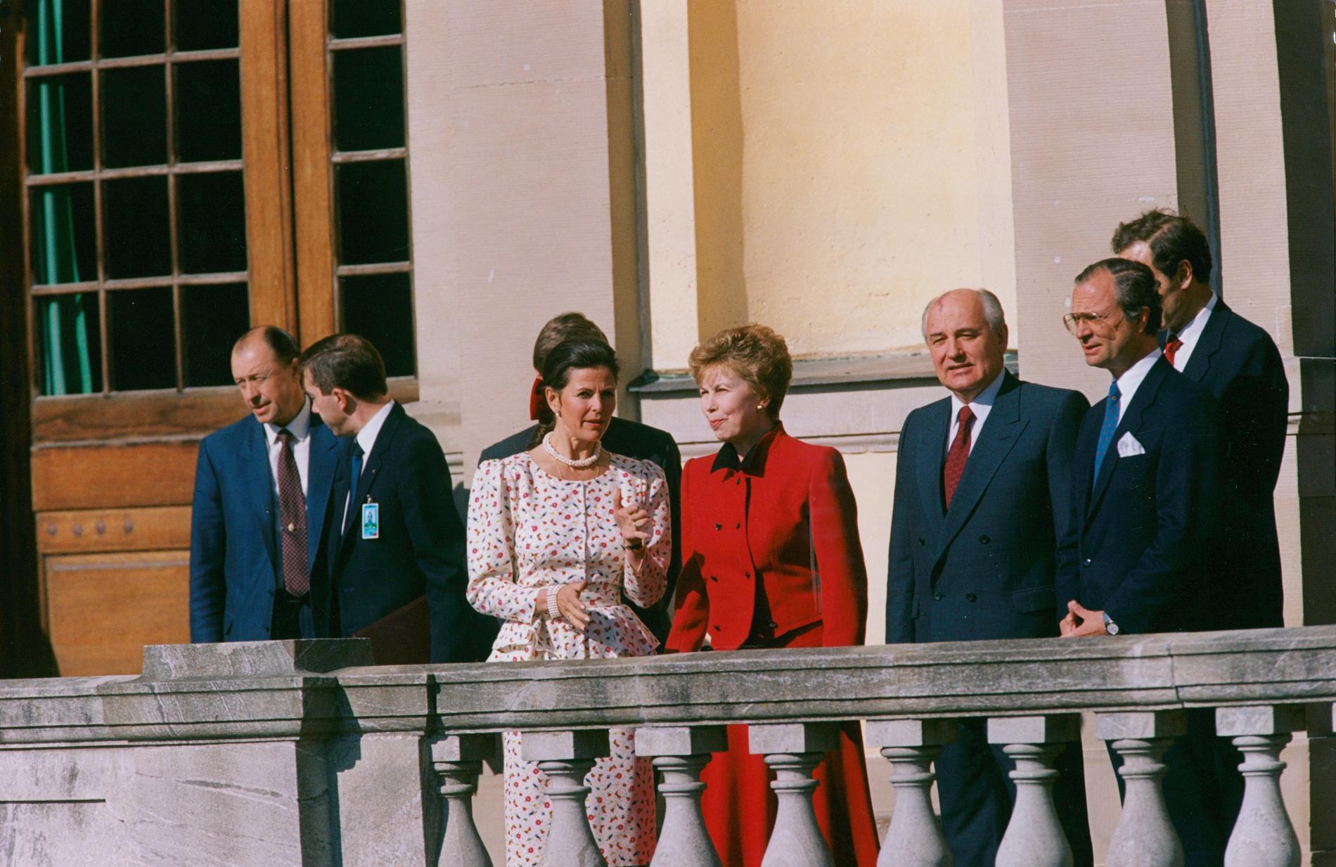 Gorbatjov och frun Raisa tillsammans med kungen och drottningen under ett besök i Sverige. 