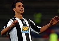 Kontraktssåpa. Uppgifter i Italien under fredagen deklarerade att Zlatan Ibrahimovic förlängt sitt kontrakt med Juventus fram till 2010, men under kvällen dementerades affären helt av Zlatans agent.