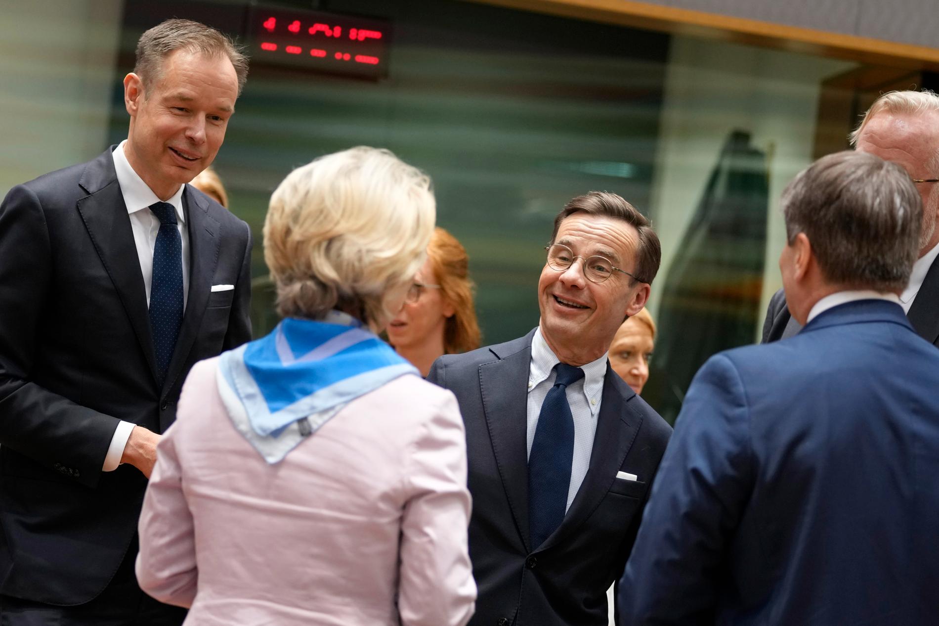 Några tips? Ulf Kristersson hejar på EU-kommissionens ordförande Ursula von der Leyen.