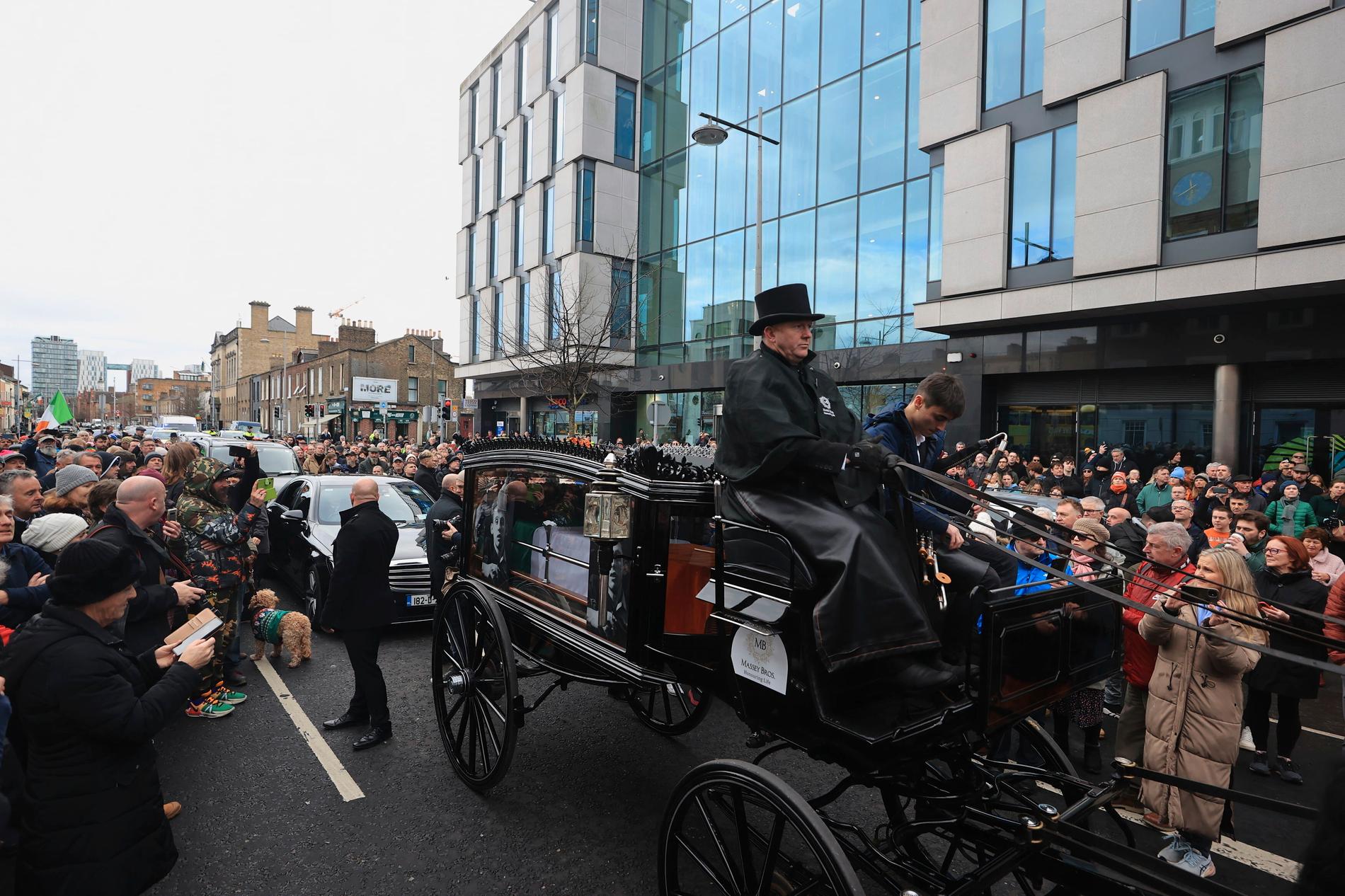 Begravningståget färdades genom Dublin på väg till Tipperary.
