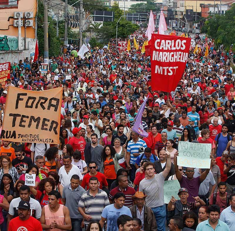 Gatudemonstrationer mot den nya regeringen och för den Dilma Rousseff, som ska ställas inför riksrätt.