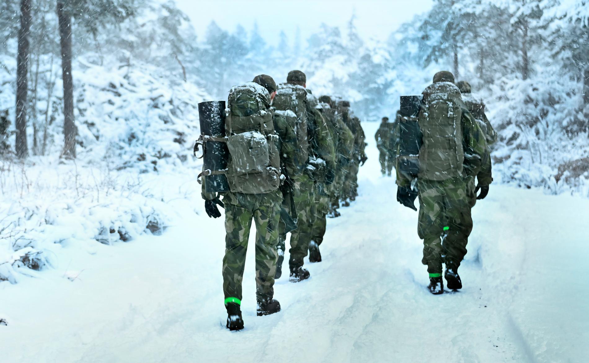  I januari 2018 återinrättades Gotlands regemente, P 18, och sedan 2021 ingår stridsgruppen i regementet, nu som 181:a pansarbataljonen. Avmarsch i det kalla vädret.