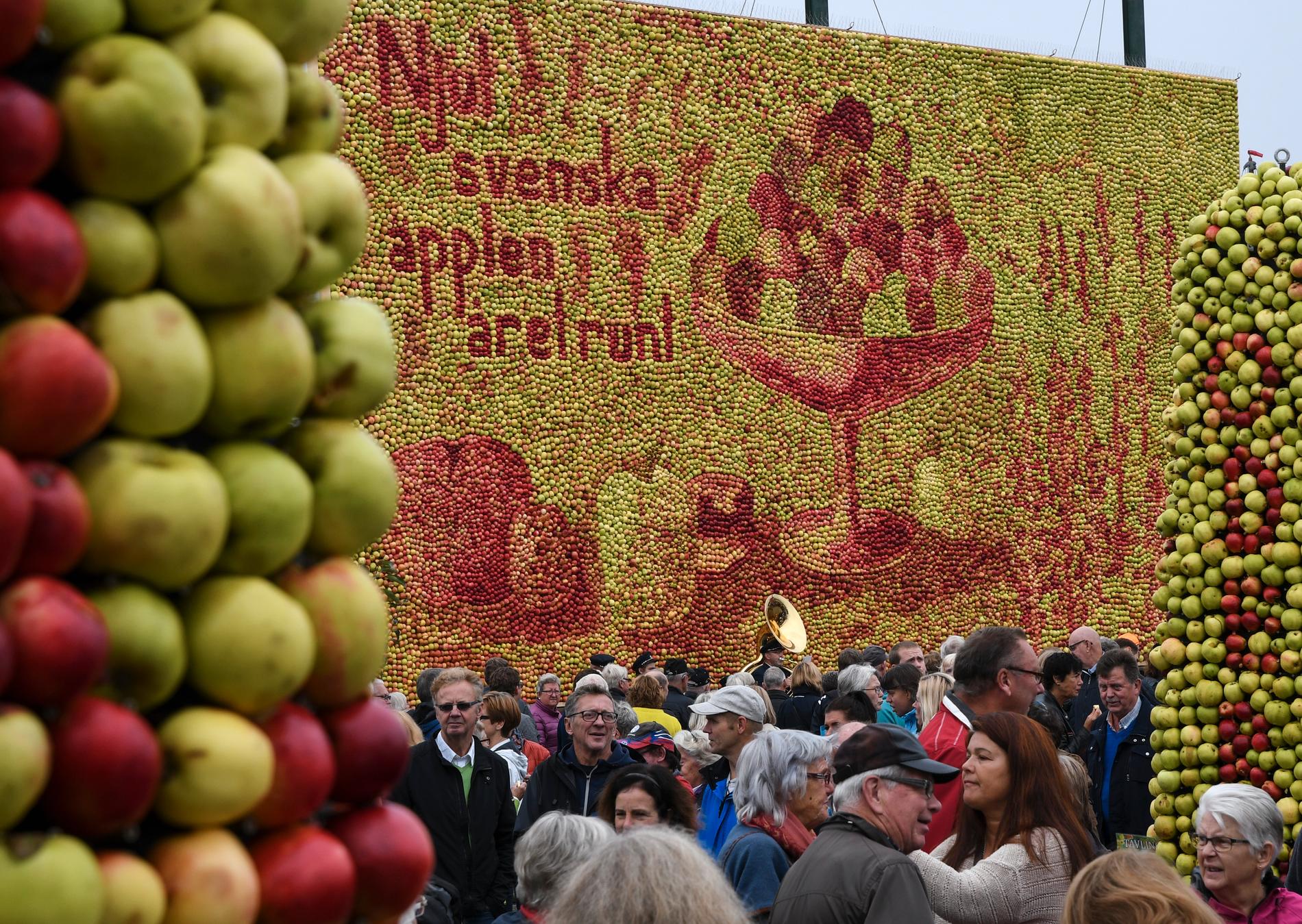 Äppeltavlan år 2017. Budskapet var ”njut svenska äpplen året runt”.
