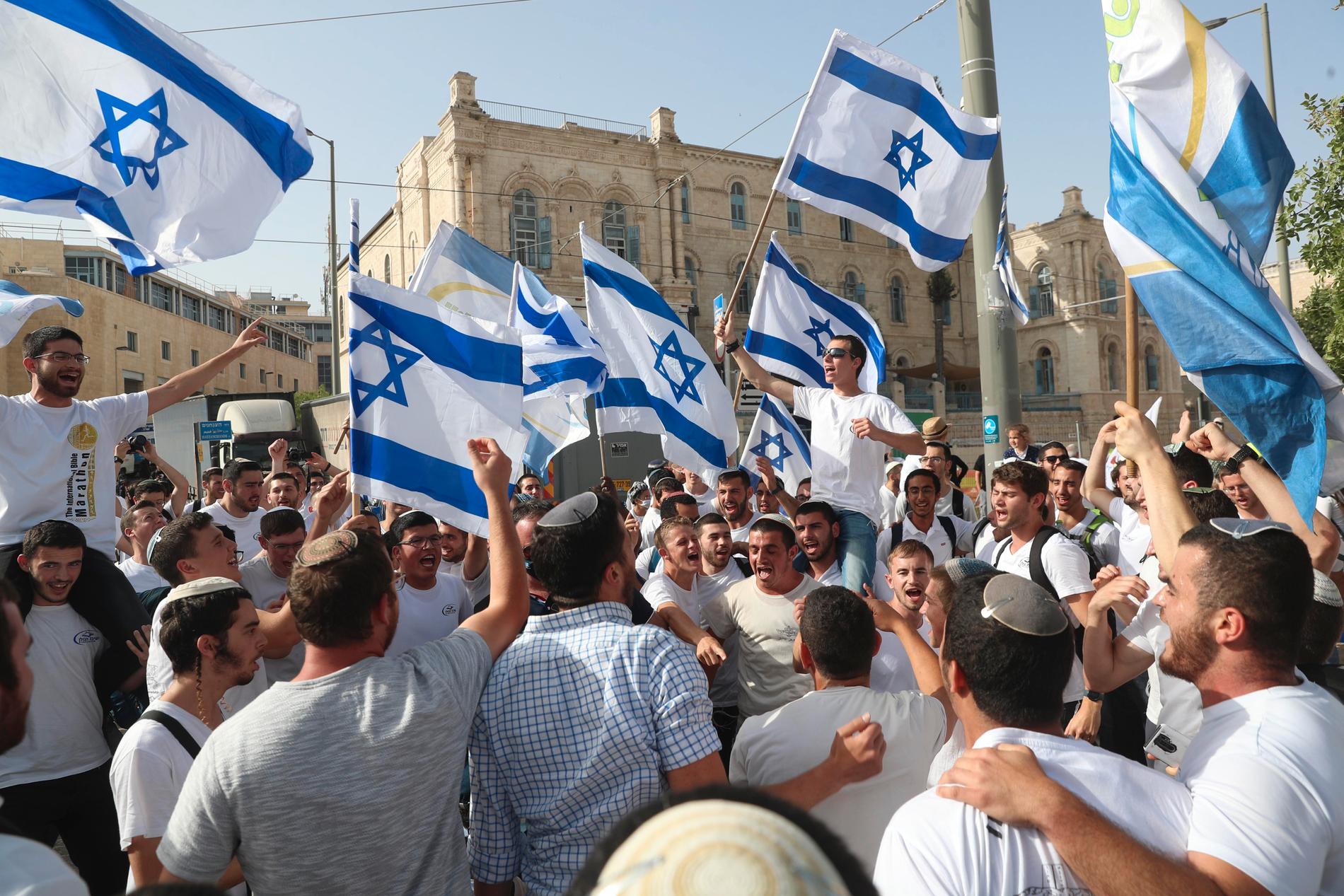 Den traditionsenliga flaggparaden ställdes in på Jerusalemdagen den 10 maj, då bilden är tagen. Men nu har israelisk polis gett grönt ljus till att genomföra den på tisdag.